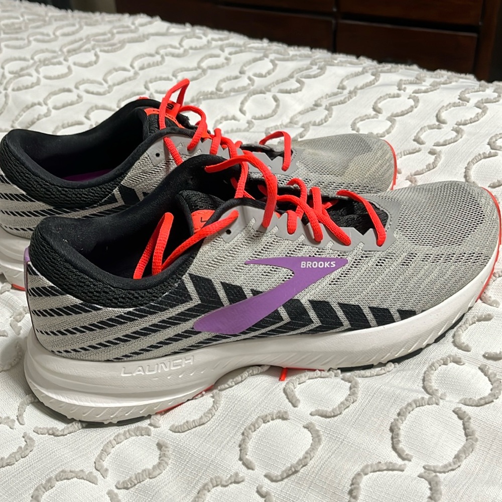 Brooks Launch 6 size 10 (women’s)